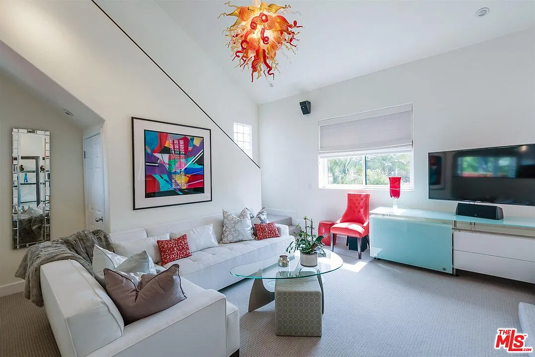 4 bed, 3.0 bath, 2792 sqft, $7,200 — Photo 4