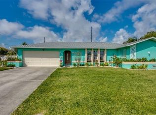320 SE Santa Barbara Pl, Cape Coral, FL 33990