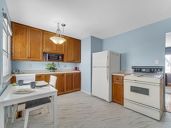 5th image of 8031 North Dr