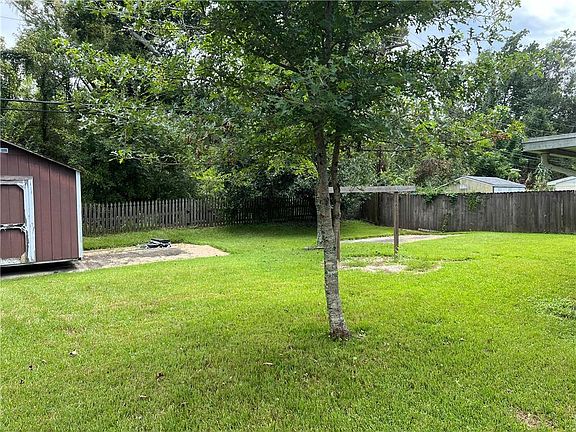 5th image of 155 Lakewood Dr