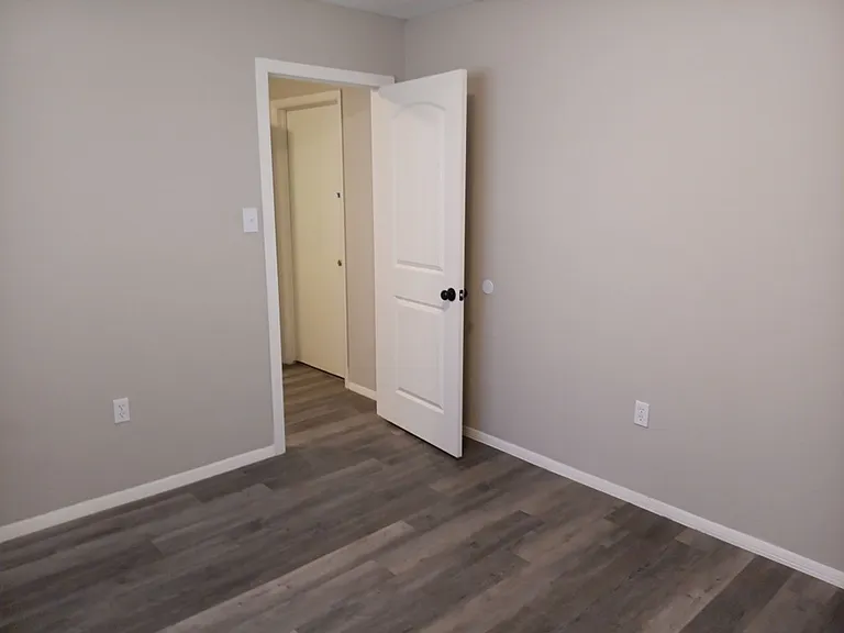 4001 Wellesley Dr NE — Photo 30