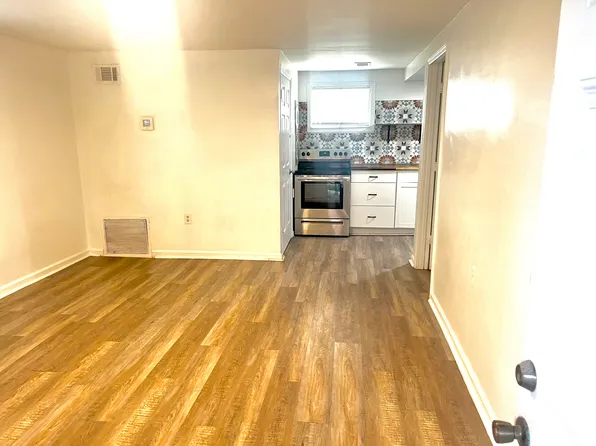 305 E 66th St #B, Savannah, GA 31405