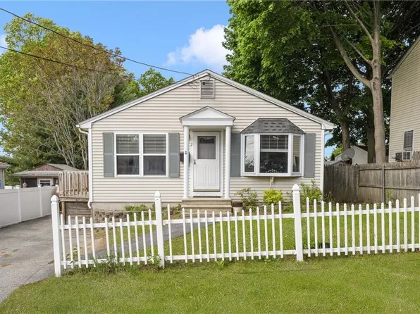 2 Sando St, Pawtucket, RI 02860