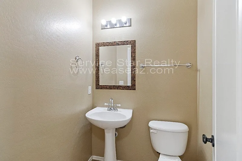 3 bed, 2.5 bath, 2138 sqft, $2,300 — Photo 4