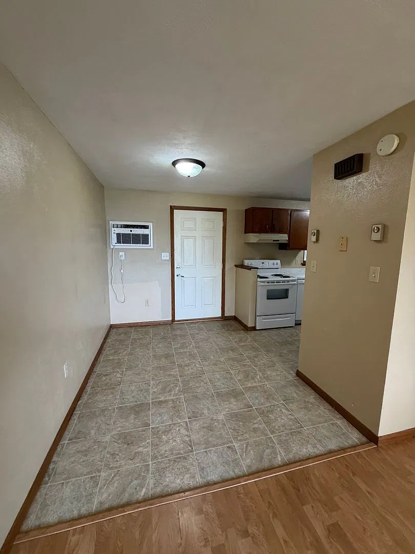 Two Bedroom Town home — Photo 3