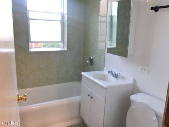 4th image of 2519 N Lockwood Ave #2
