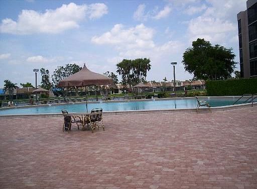 2nd image of 1000 Colony Point Cir APT 406