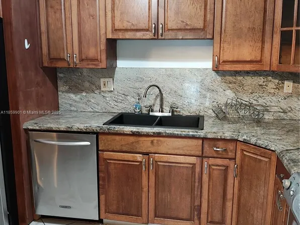 9735 NW 52nd St APT 411, Doral, FL 33178