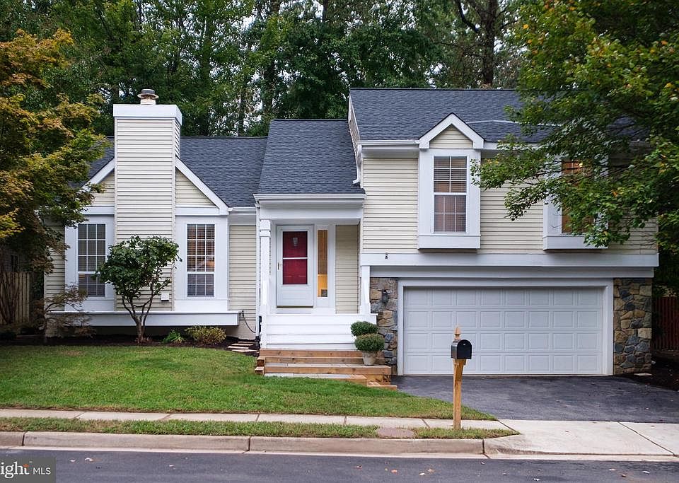1st image of 10910 Adare Dr