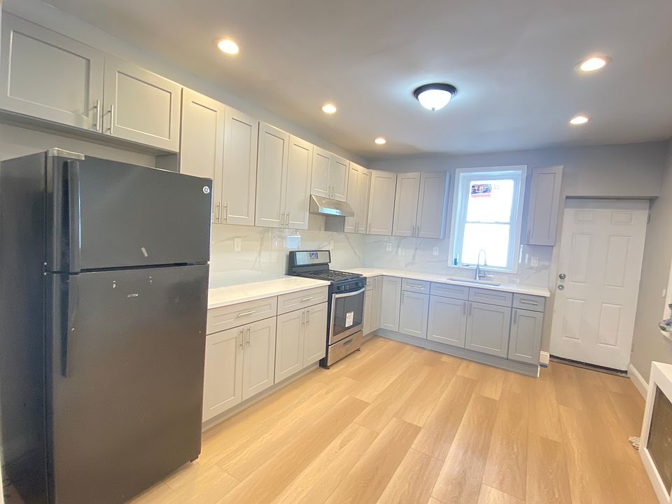 1st image of 1834 S 19th St