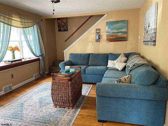 4th image of 142 Pennsylvania Ave