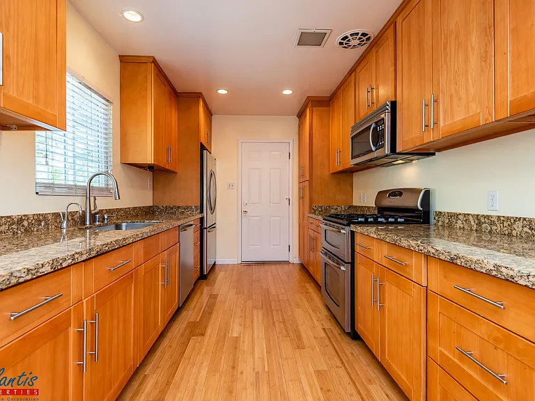 2220 Hanover St — Photo 4