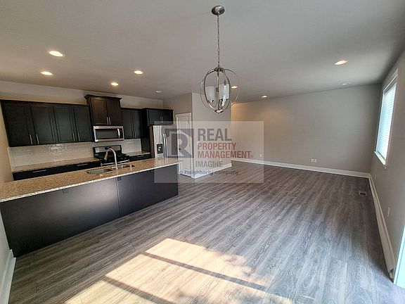 5th image of 6919 Lennon Ln NE #A