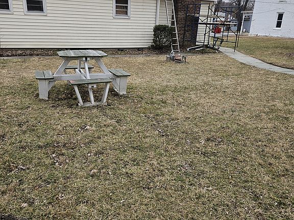3rd image of 68 Gilbert St #B