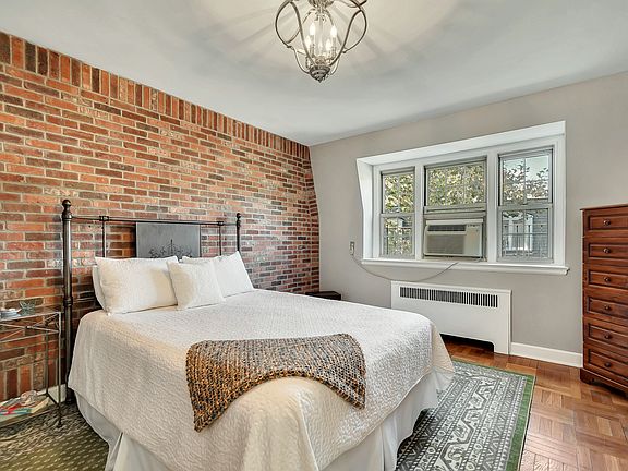 4th image of 6 Chateaux Cir APT 6L