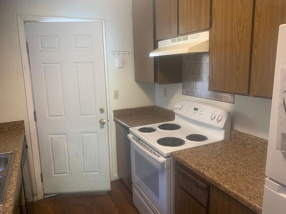 4th image of 2208 Manzanita Way Unit B