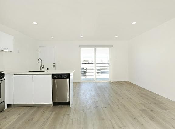 2nd image of 6745 Laurel Canyon Blvd APT 202