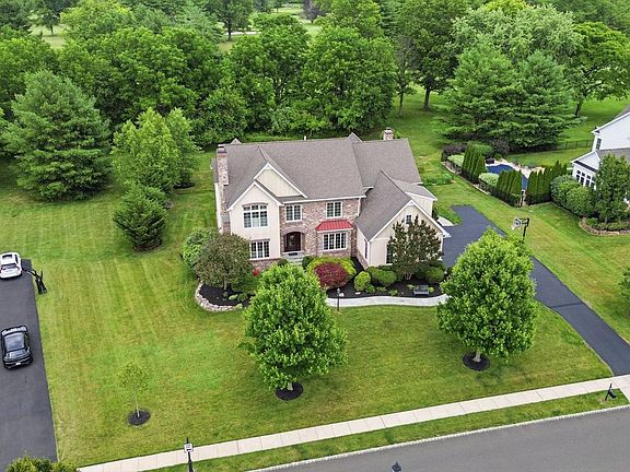 5th image of 51 Wordsworth Dr