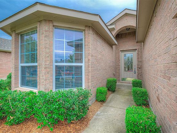 3rd image of 3614 Wolf Creek Ln