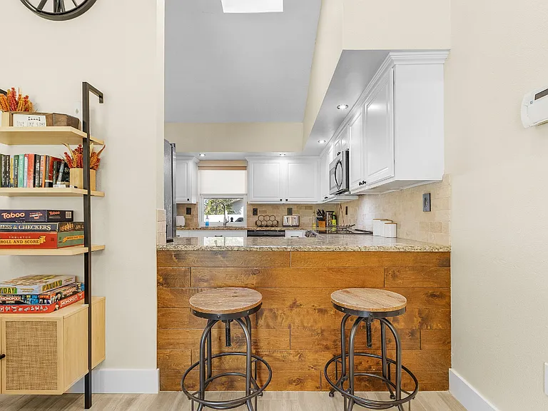 21442 Bancroft Ave — Photo 9