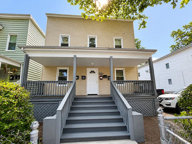 196 Shepard Ave #1R — Photo 4