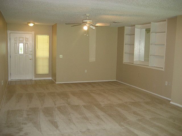 2nd image of 11110 Hunter Oaks St