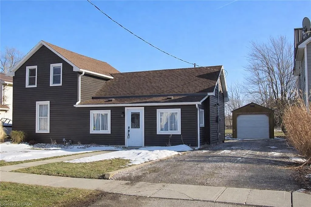 120 Queen St E photo 1
