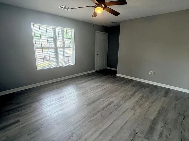 103 Middle St — Photo 5