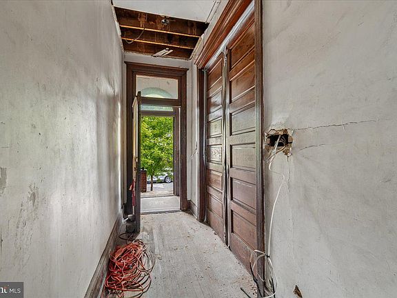 3rd image of 16 S St NW