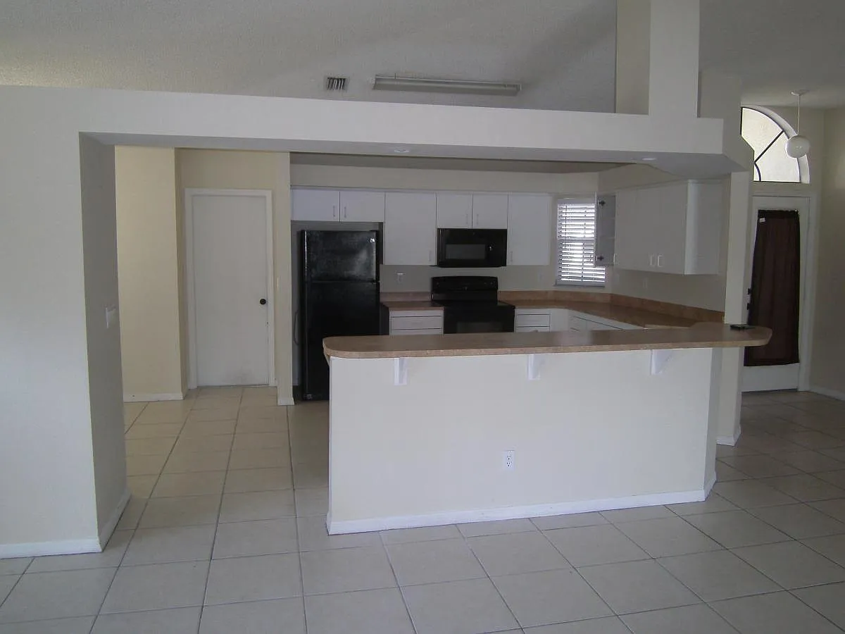 3 bed, 1675 sqft, $2,400 — Photo 3