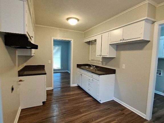 4th image of 4629 Wooddale Ave