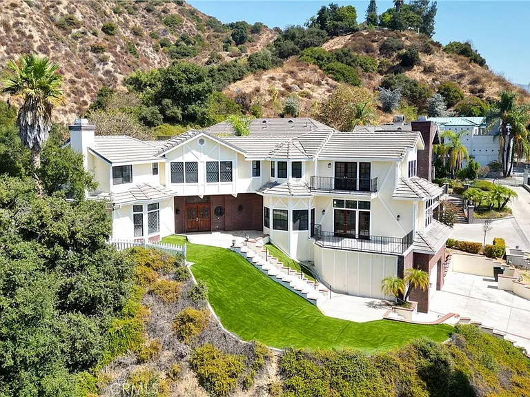 505 Lotus Ln — Photo 1