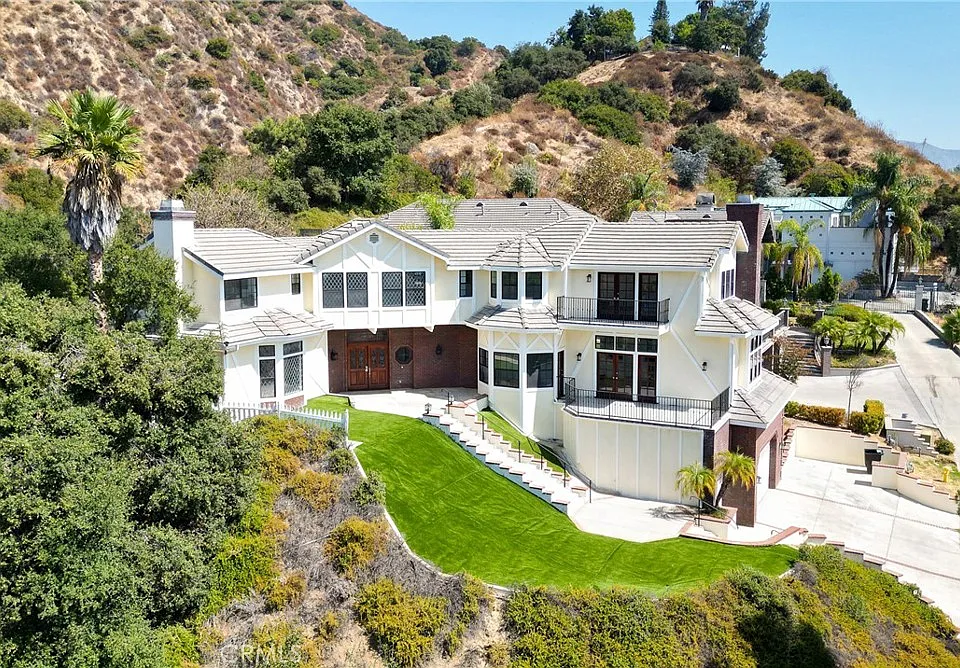 505 Lotus Ln