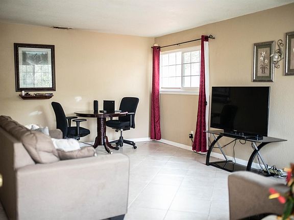 3rd image of 936 Rivera Dr