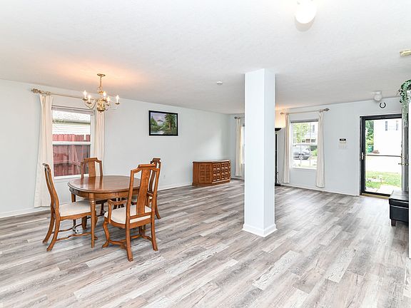 5th image of 12116 Royalwood Ct