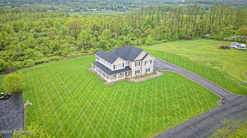4th image of 23 Quaker Hill Road