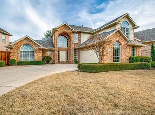 832 Canyon Crest Dr, Irving, TX 75063