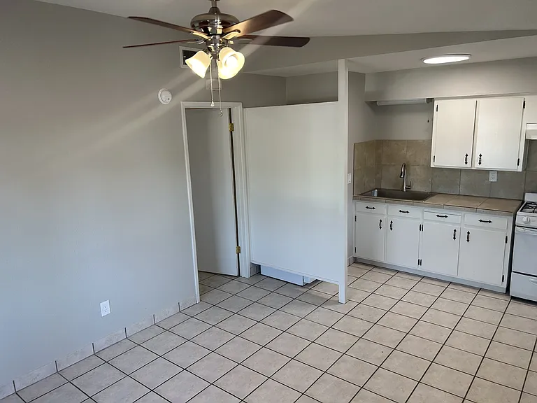 2025 S Forest Ave — Photo 4