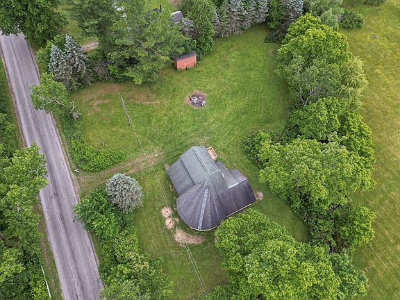 4th image of 18089 Beaver Center Rd