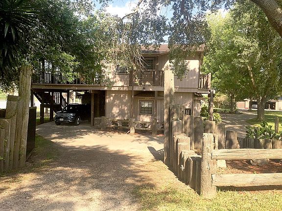 Main Entrance to 27200