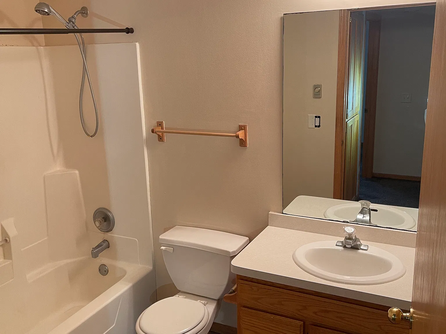 1 bed, 913 sqft, $1,100 — Photo 4