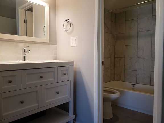 5th image of 620 W Hyde Park Blvd Unit 108