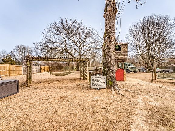 4th image of 1988 Brownsford Ln