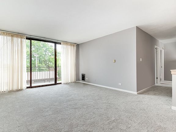 5th image of 197 W Armitage Ave APT 205