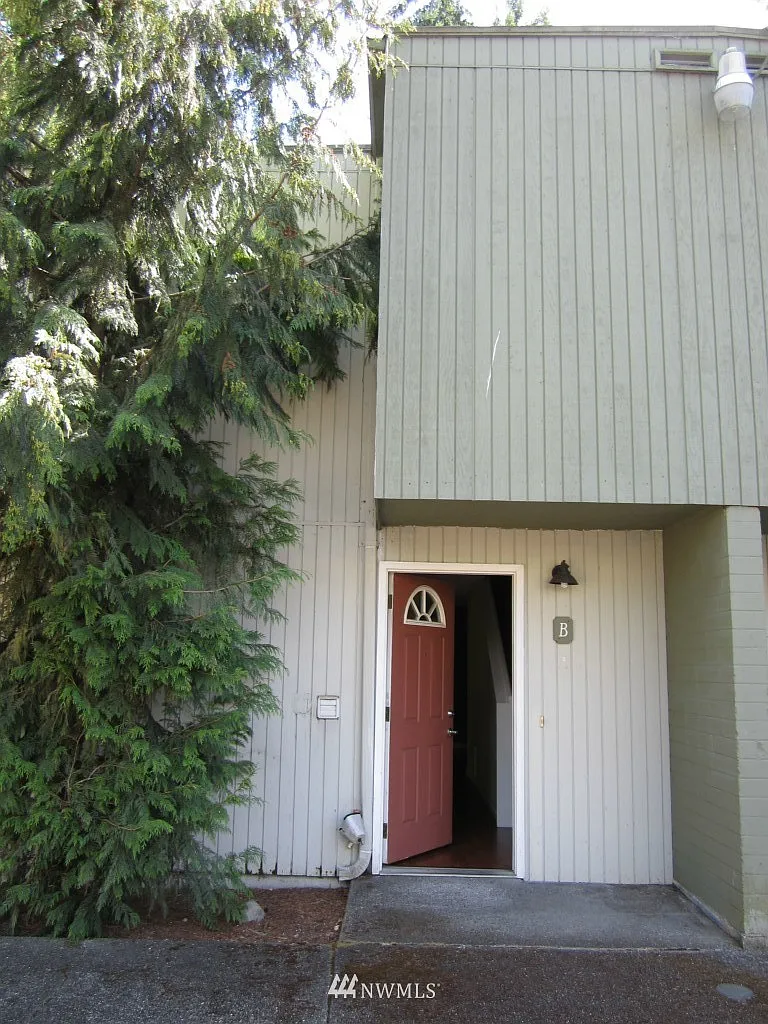 13067 Pacific Highway S #B photo 1