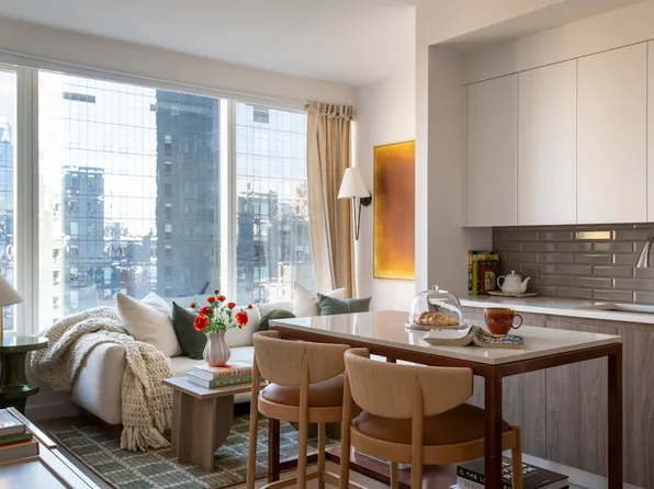 550 10th Avenue image 2 of 16