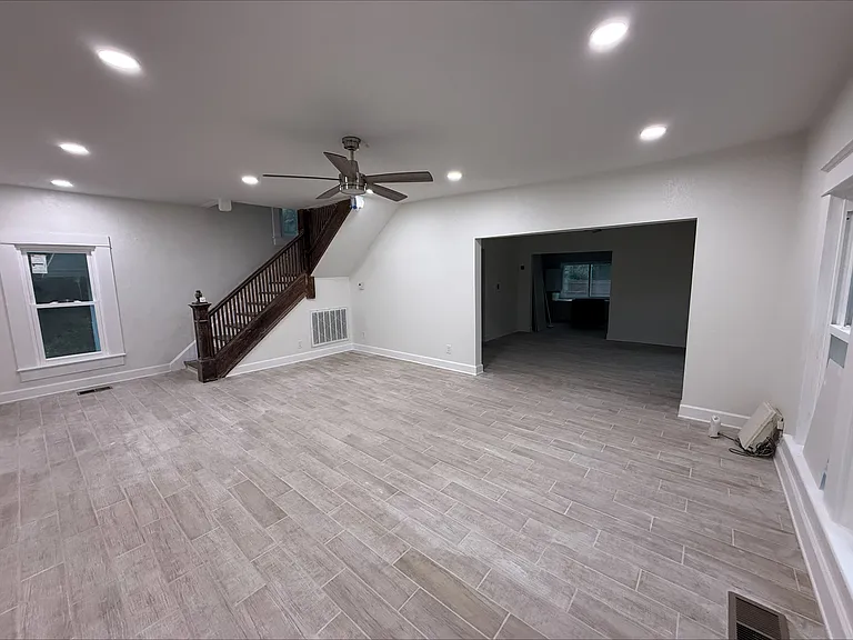 304 Avenue B NE — Photo 6