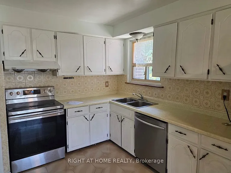 1010 Bloor St — Photo 19
