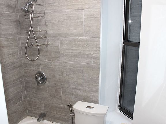 3rd image of 315 W 121st St APT 13