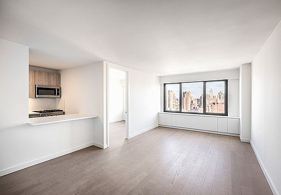 5th image of 220 E 72nd St APT 24E